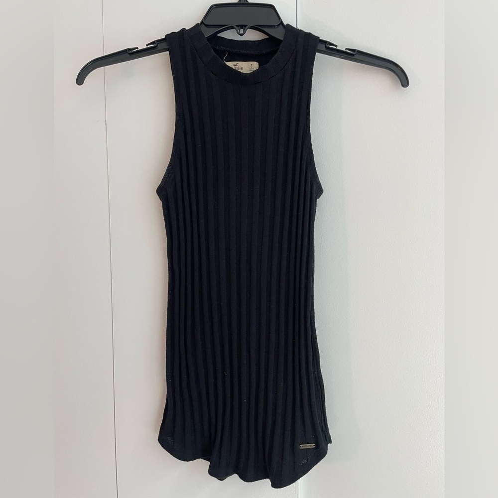 Hollister sleeveless mock neck knit top